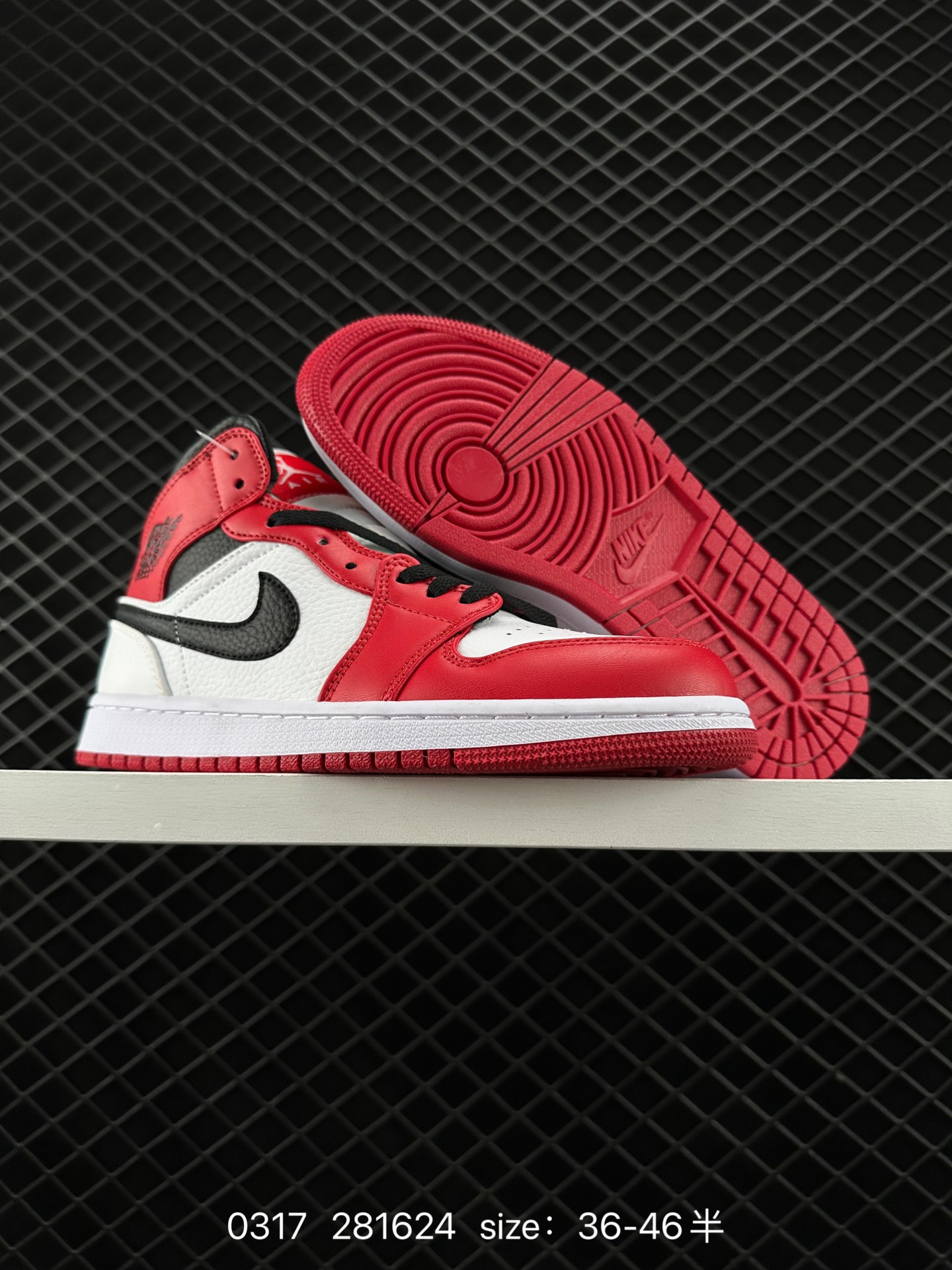 （NIKE）AIR JORDAN 1 MID